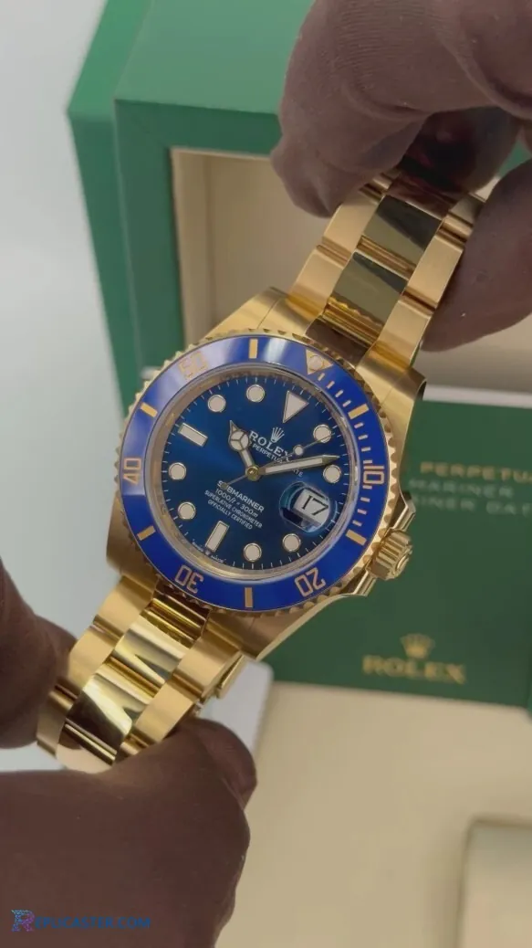 Rolex Submariner 41mm gold clasp detail