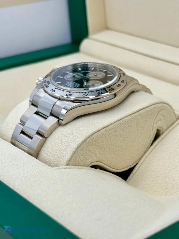 Rolex Daytona 40mm bracelet and clasp detail