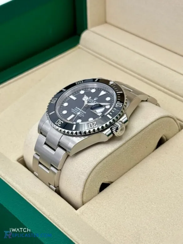 Submariner 41mm clone bezel close-up
