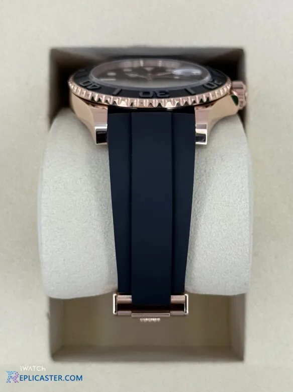 Yacht-Master 40mm crown and case detail