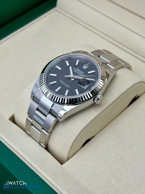 Datejust 41mm side view showing case profile