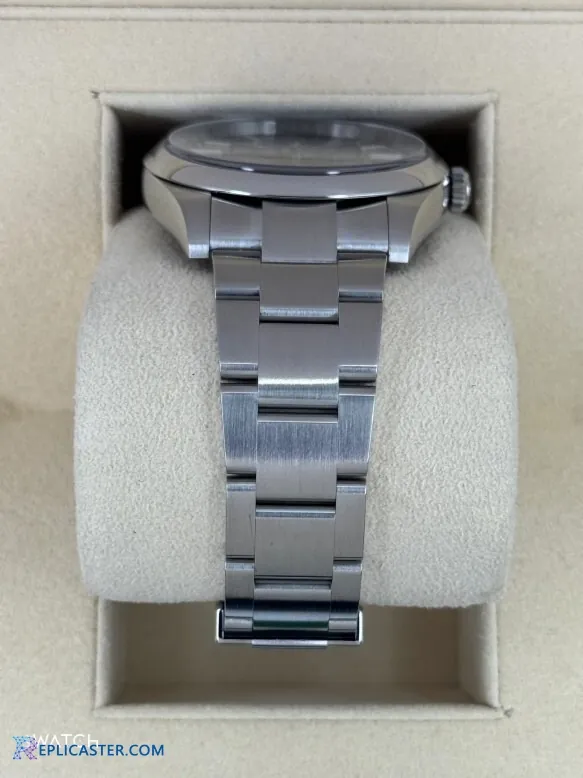 Rolex Oyster Perpetual 41mm clasp detail