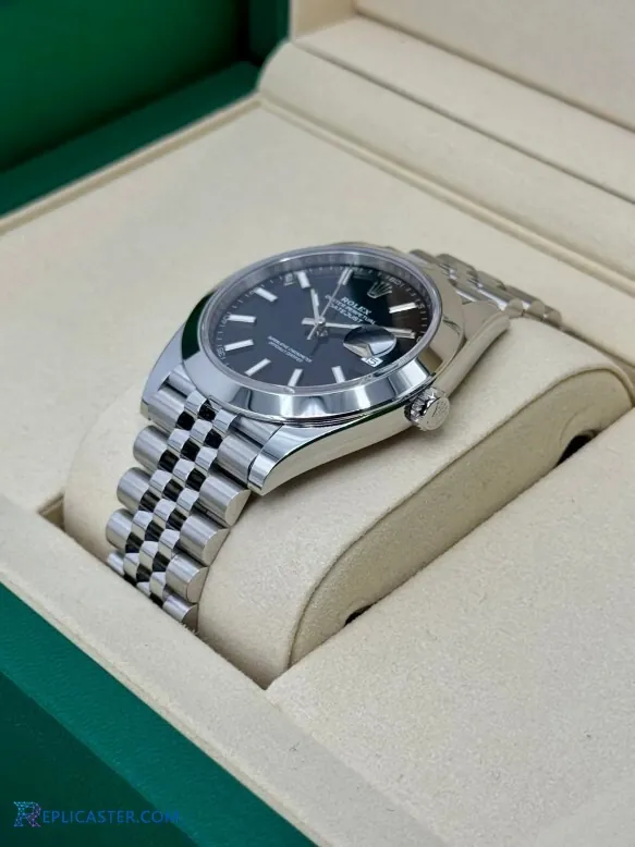 Datejust 41mm side view, crown detail