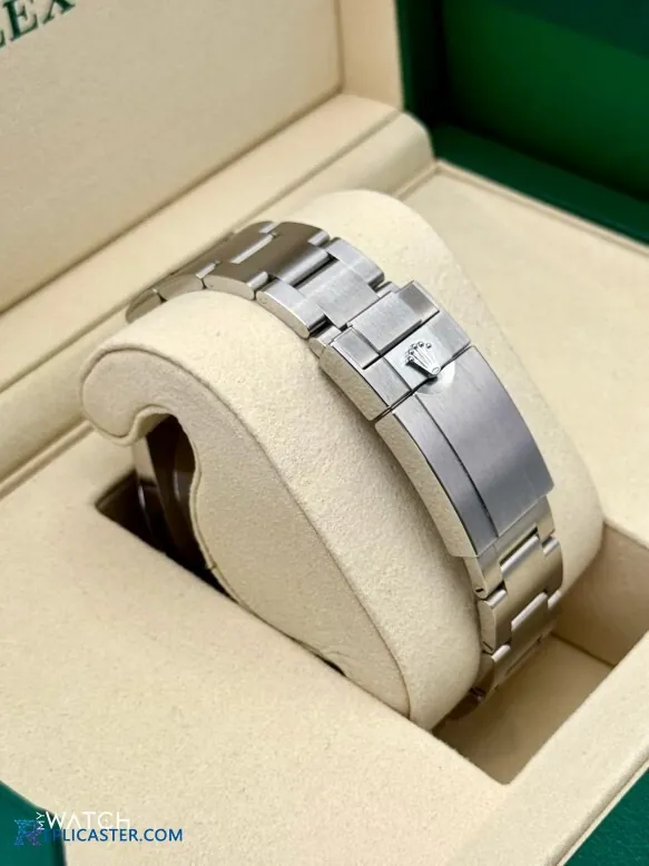 Explorer II 226570 angled view in box
