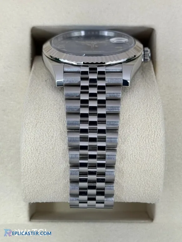 Datejust 41mm crown and case side view
