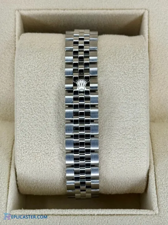 Lady Datejust 28mm date window detail