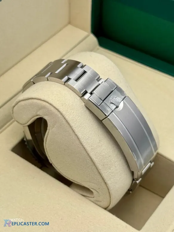 Submariner 41mm Clone - Angled View