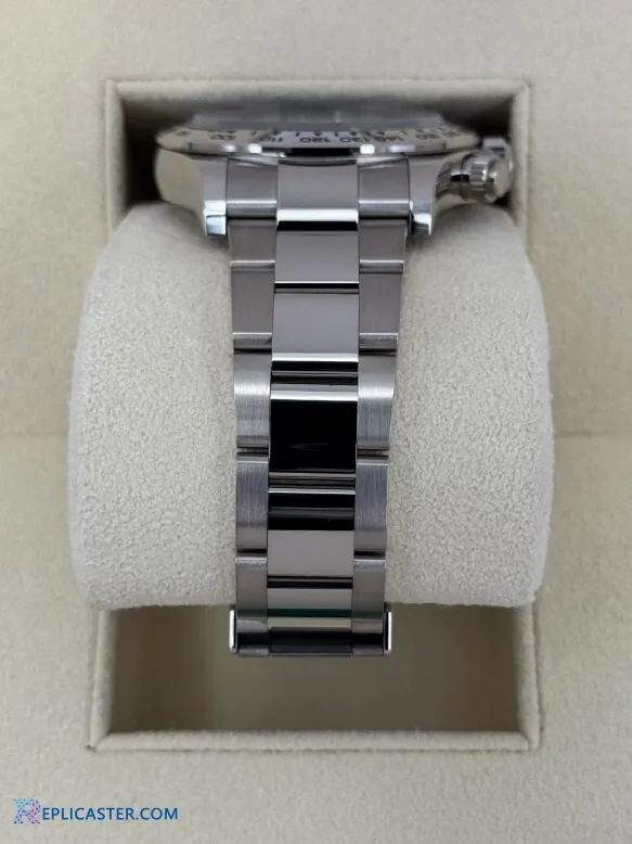 Rolex Daytona 40mm crown and pushers detail