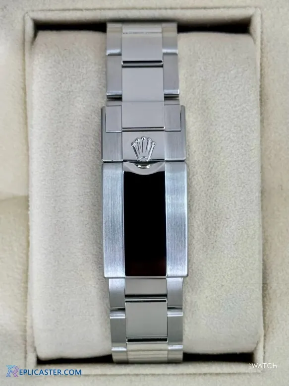 Replica Rolex Daytona 40mm, angled view
