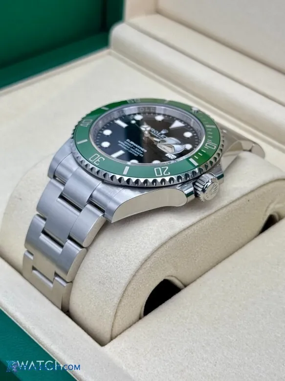 Submariner 41mm clone, side view in box