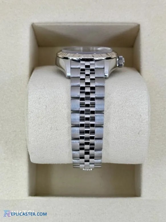 Rolex Lady Datejust 28mm watch in presentation box