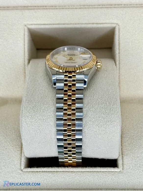 Replica Datejust 28mm crown detail