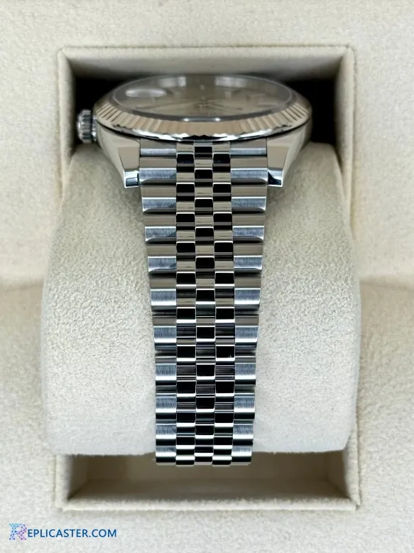 Rolex Datejust 41mm Jubilee bracelet detail