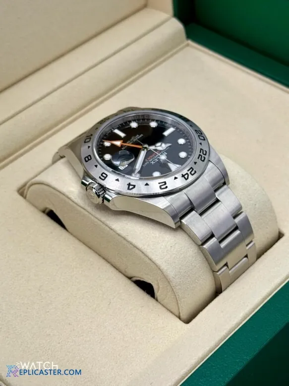 Explorer II 226570 black dial detail