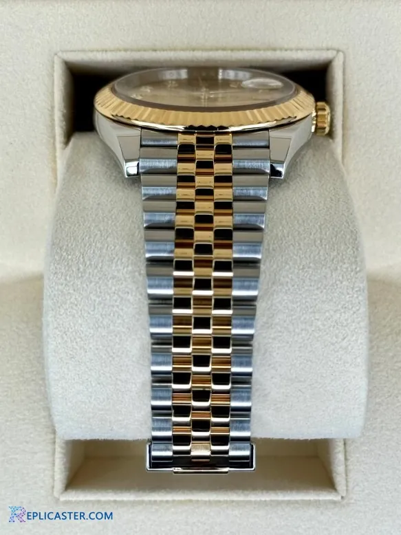 Rolex Datejust 41mm case and Jubilee bracelet detail