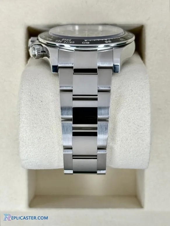 Rolex Daytona 40mm crown and case detail